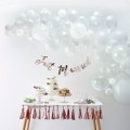biala-instalacja-girlanda-z-balonow-white-arch-kit-Wiewiorka-i-Spolka-white-balloon-arch-kit-garland-Squirrel-and-Company