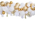 tlo-do-zdjec-instalacja-girlanda-z-balonow-i-rozet-gold-zlota-Wiewiorka-i-Spolka-blush-balloons-and-fan-garland-backdrop-kit-Squirrel-Company