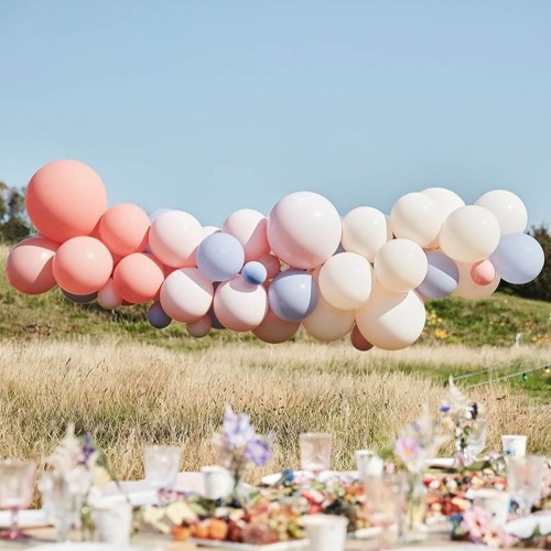 tlo-do-zdjec-instalacja-girlanda-z-balonow-pastelowe-Wiewiorka-i-Spolka-pastel-balloon-arch-kit-garland-Squirrel-and-Company