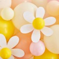tlo-do-zdjec-instalacja-girlanda-z-balonow-scianka-balonowa-do-zdjec-Wiewiorka-i-Spolka-pastel-flowers-daisy-balloon-arch-kit-Squirrel-and-Company