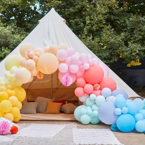tlo-do-zdjec-instalacja-girlanda-dekoracja-z-balonow-roz-kul-honeycomb-pastelowe-rainbow-kolorowa-Wiewiorka-i-Spolka-rainbow-balloon-backdrop-arch-kit-garland-Squirrel-and-Company