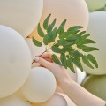 tlo-do-zdjec-instalacja-girlanda-z-balonow-scianka-balonowa-do-zdjec-botaniczna-z-liscmi-nude-Wiewiorka-i-Spolka-botanical-eucalyptus-leaves-wild-balloon-arch-kit-Squirrel-and-Company
