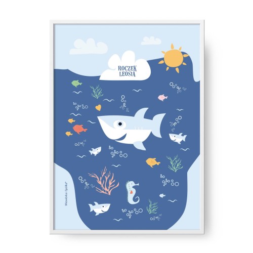 grafika-plakat-do-pokoju-prezent-na-urodziny-roczek-chrzest-chrzciny-z-rekinkiem-rekinem-rekinek-rekin-Wiewiorka-i-Spolka-shark-fish-seahorse-under-the-sea-personalised-birthday-baptism-poster-Squirrel-Company