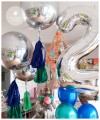 balon-cyfra-srebrna-dwojka-do-napelnienia-helem-Wiewiorka-i-Spolka-two-silver-number-balloon-numbers-foil-balloons-Squirrel-Company