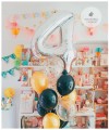 balon-wiewiorczy-cyfra-srebrna-czworka-cztery-w-ksztalcie-czworki-Wiewiorka-i-Spolka-four-silver-number-balloon-Squirrel-Company